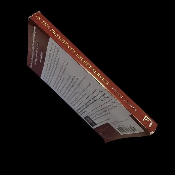 In The President’s Secret Service by Ronald Kessler Glossy Soft-Covered Secrets - Picture 6 of 12